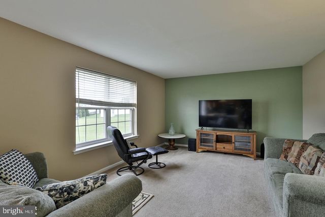 1500 WINDMILL LN, Breinigsville, PA 18031