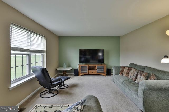 1500 WINDMILL LN, Breinigsville, PA 18031