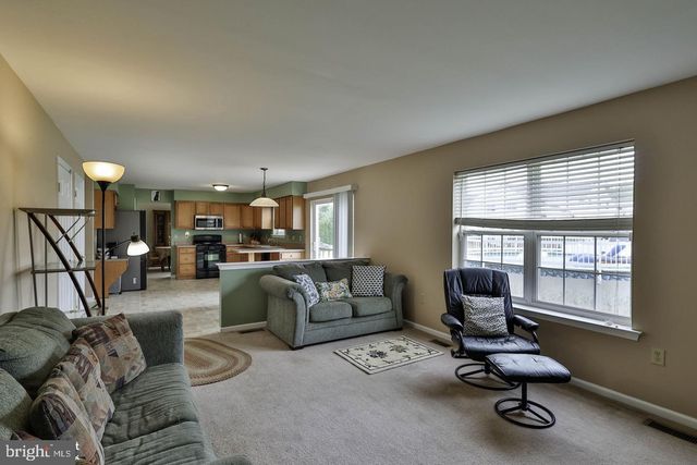 1500 WINDMILL LN, Breinigsville, PA 18031