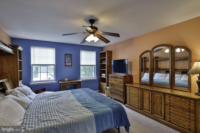 1500 WINDMILL LN, Breinigsville, PA 18031