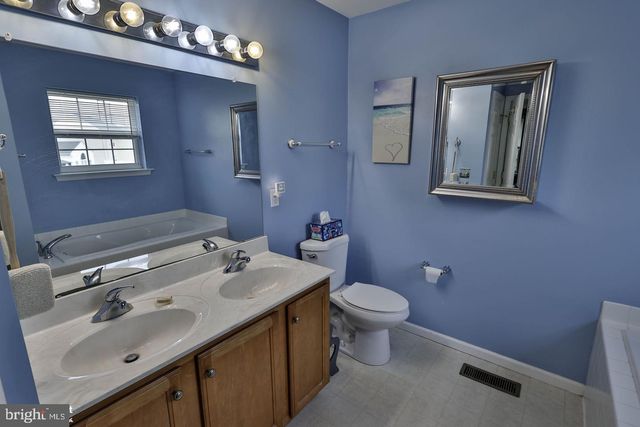 1500 WINDMILL LN, Breinigsville, PA 18031