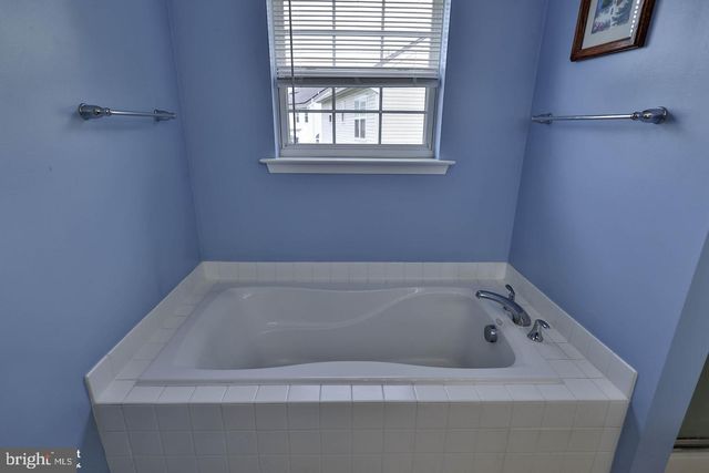 1500 WINDMILL LN, Breinigsville, PA 18031