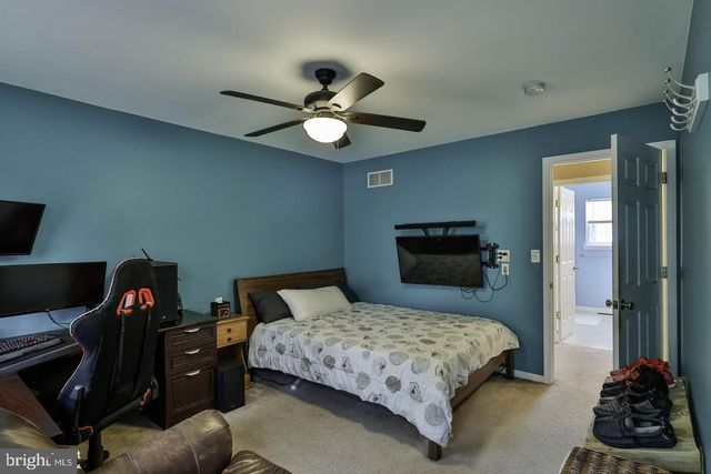 1500 WINDMILL LN, Breinigsville, PA 18031