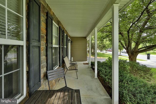 1500 WINDMILL LN, Breinigsville, PA 18031