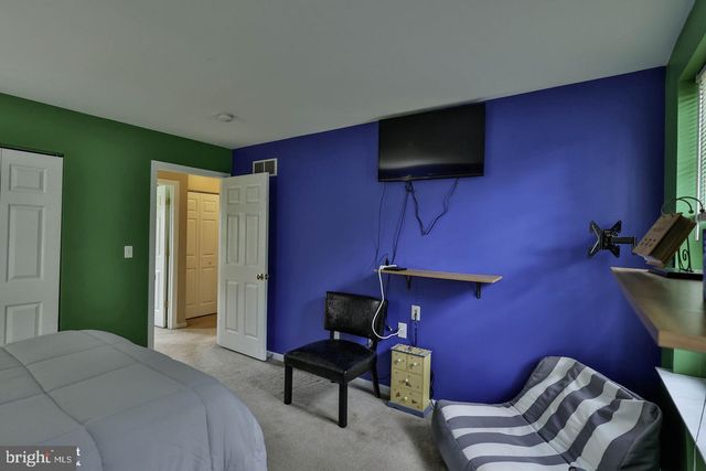1500 WINDMILL LN, Breinigsville, PA 18031
