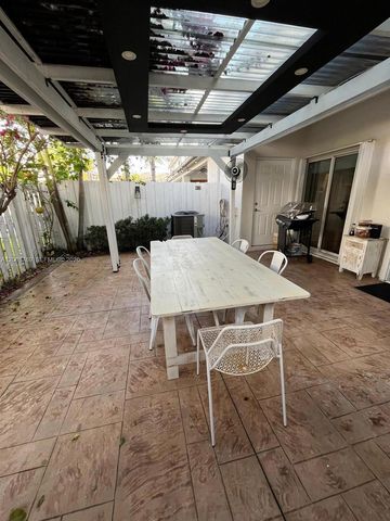 7451 SW 163rd Ct, Miami, FL 33193