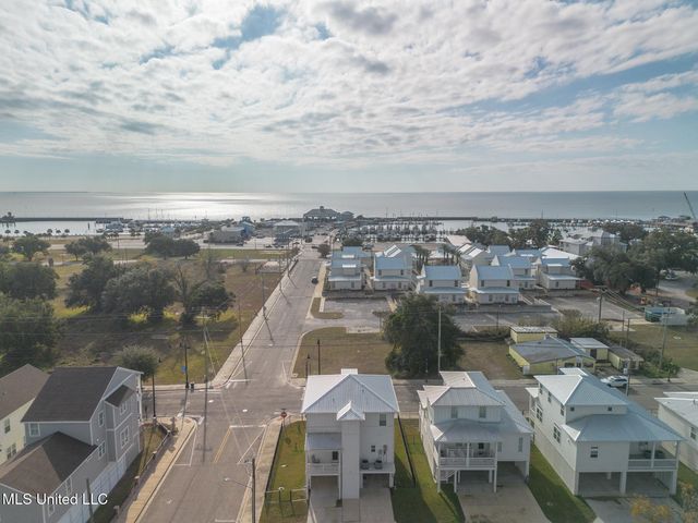 102 W Second Street, Pass Christian, MS 39571