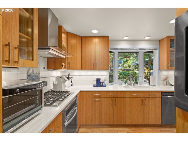 4125 Sw VESTA St, Portland, OR 97219