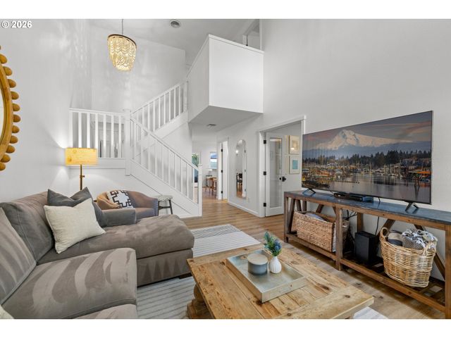 1466 BONNIEBRAE Dr, Lake Oswego, OR 97034