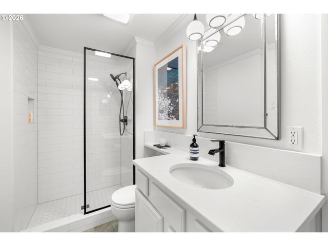 1466 BONNIEBRAE Dr, Lake Oswego, OR 97034