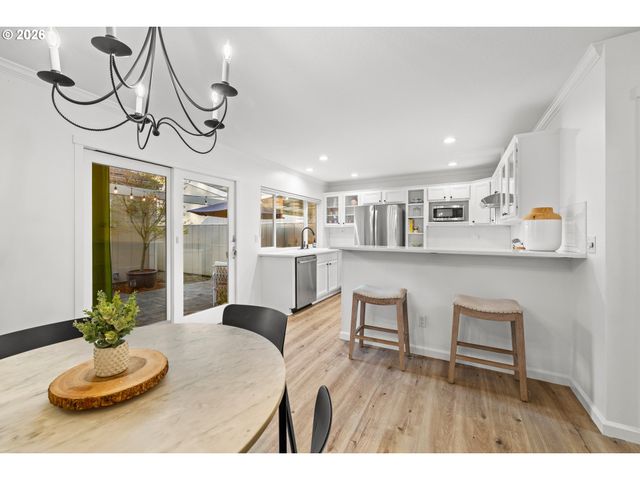 1466 BONNIEBRAE Dr, Lake Oswego, OR 97034