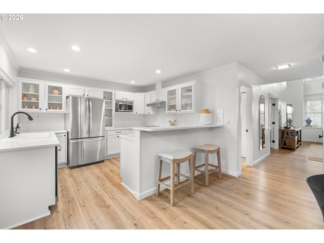 1466 BONNIEBRAE Dr, Lake Oswego, OR 97034