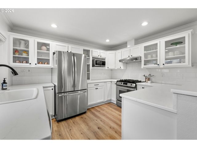 1466 BONNIEBRAE Dr, Lake Oswego, OR 97034