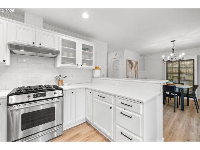 1466 BONNIEBRAE Dr, Lake Oswego, OR 97034