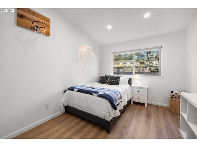 1466 BONNIEBRAE Dr, Lake Oswego, OR 97034