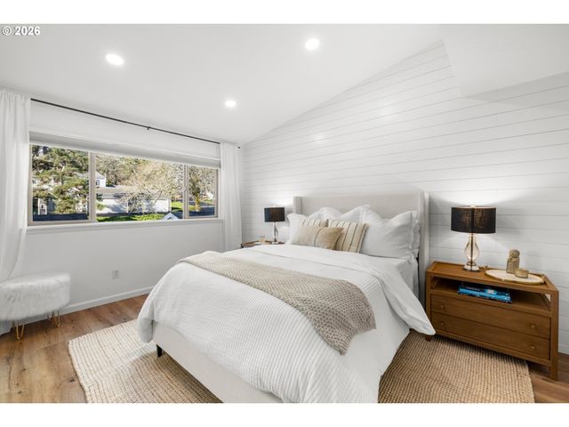 1466 BONNIEBRAE Dr, Lake Oswego, OR 97034