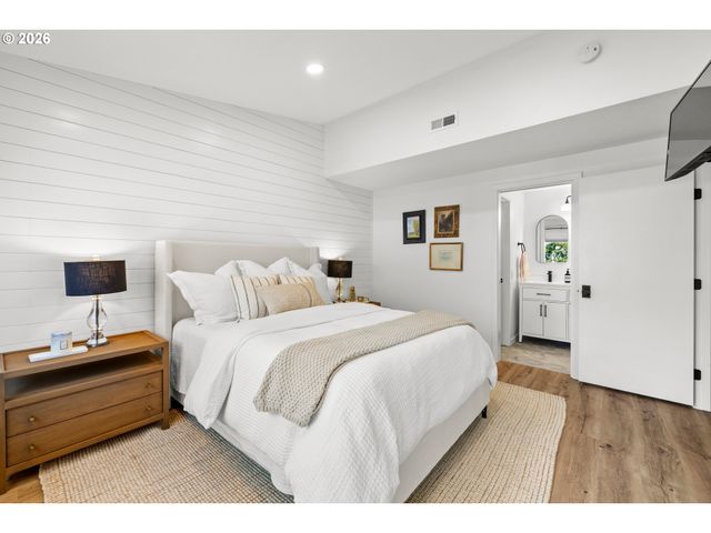 1466 BONNIEBRAE Dr, Lake Oswego, OR 97034