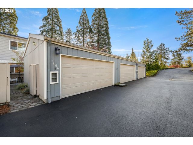 1466 BONNIEBRAE Dr, Lake Oswego, OR 97034