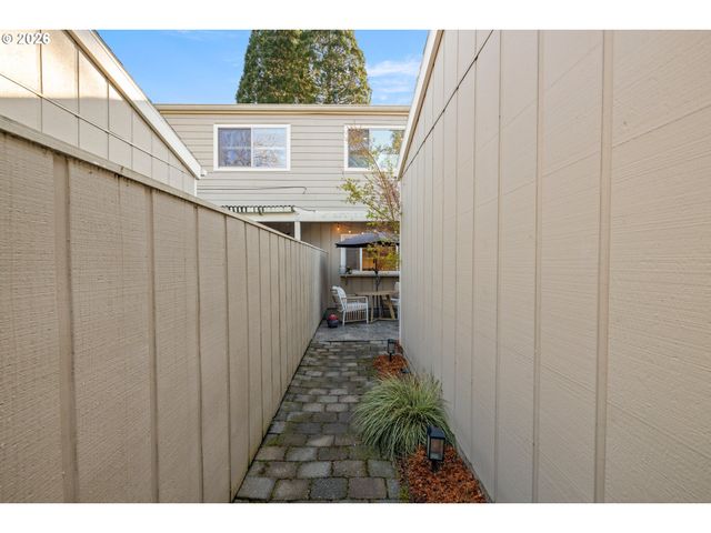 1466 BONNIEBRAE Dr, Lake Oswego, OR 97034