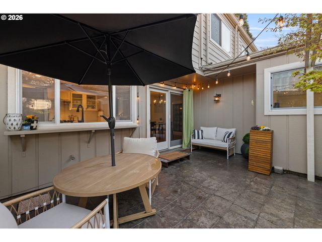 1466 BONNIEBRAE Dr, Lake Oswego, OR 97034