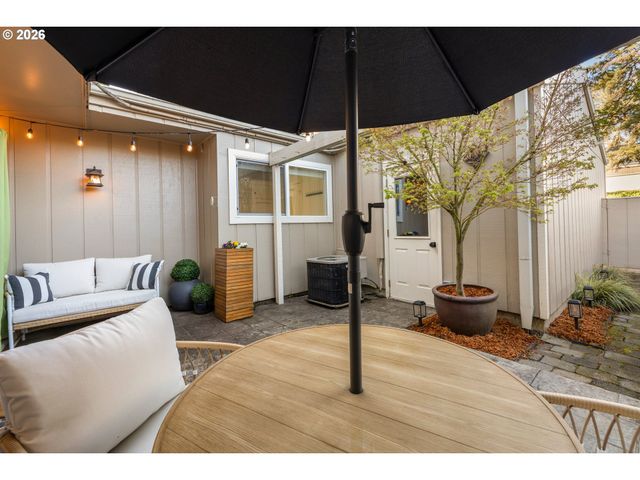 1466 BONNIEBRAE Dr, Lake Oswego, OR 97034