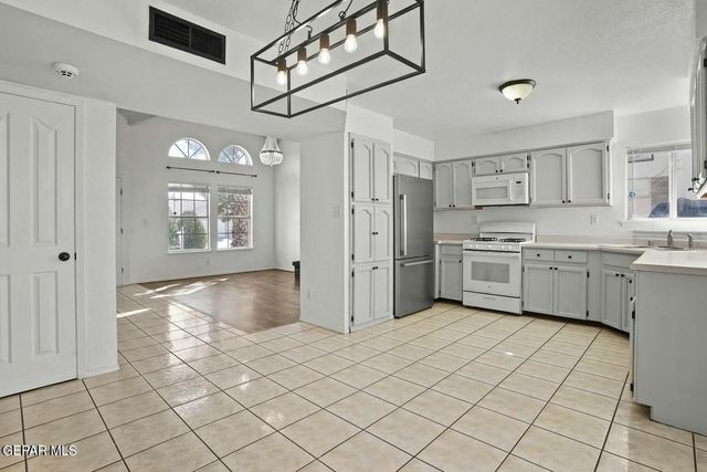 11799 STONE CASTLE Drive, El Paso, TX 79936