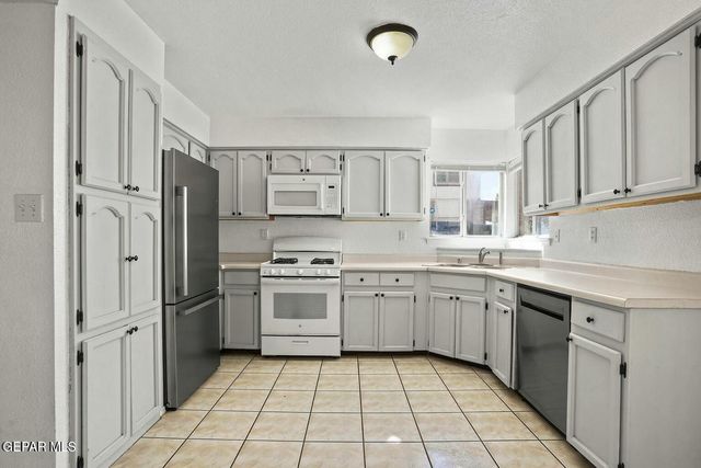 11799 STONE CASTLE Drive, El Paso, TX 79936