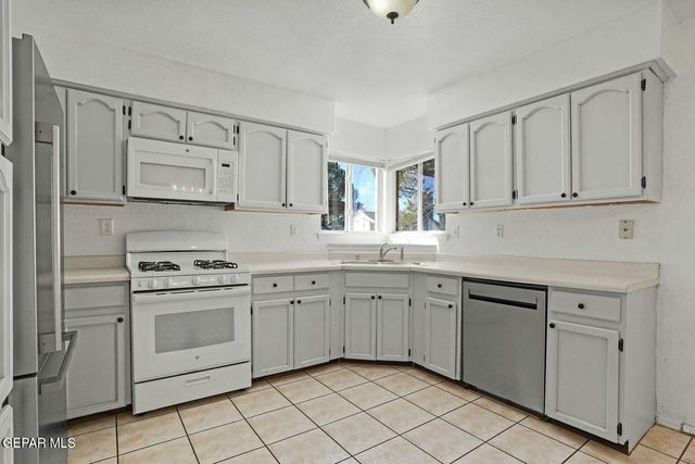 11799 STONE CASTLE Drive, El Paso, TX 79936