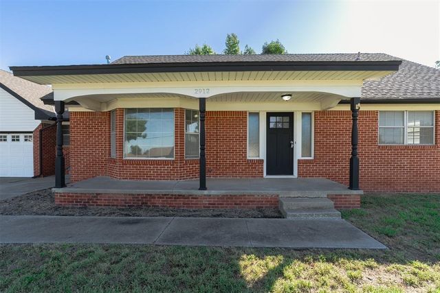 2912 N Santa Fe Avenue, Moore, OK 73160