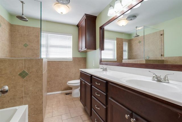 2912 N Santa Fe Avenue, Moore, OK 73160