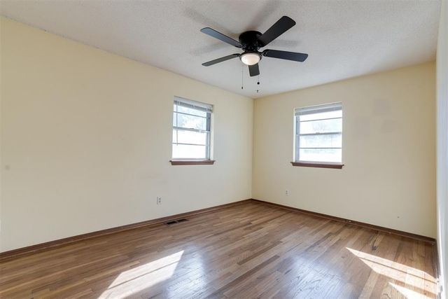2912 N Santa Fe Avenue, Moore, OK 73160