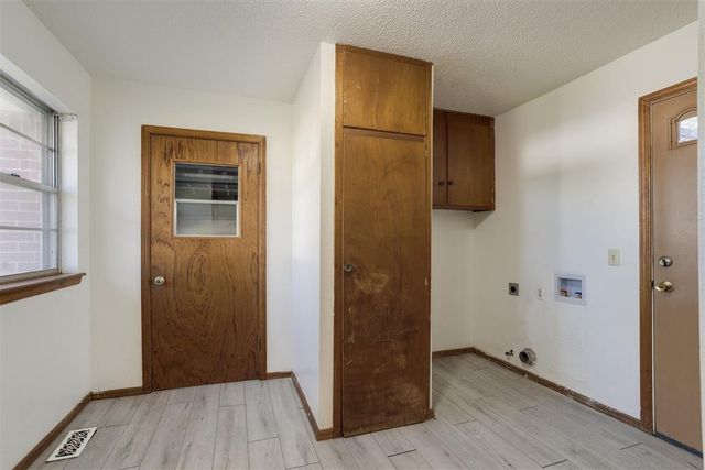 2912 N Santa Fe Avenue, Moore, OK 73160