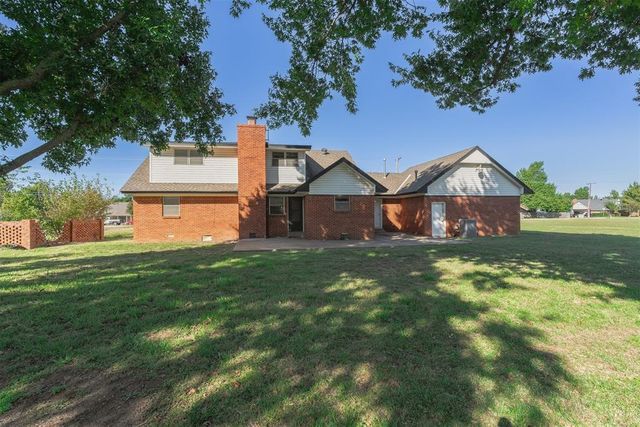 2912 N Santa Fe Avenue, Moore, OK 73160