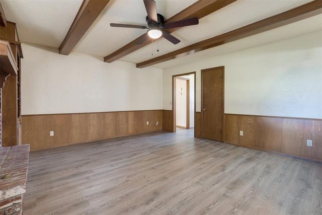 2912 N Santa Fe Avenue, Moore, OK 73160