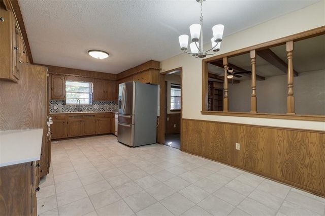 2912 N Santa Fe Avenue, Moore, OK 73160