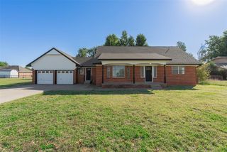2912 N Santa Fe Avenue, Moore, OK 73160