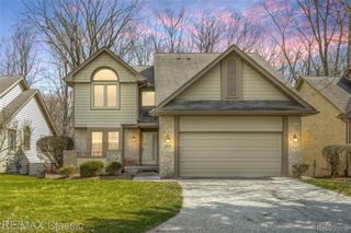 4860 Pelican Way, West Bloomfield Charter Township, MI 48323