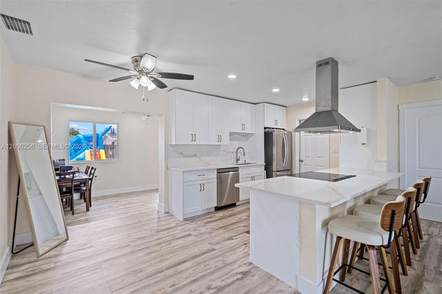 2485 NW 84th Way, Sunrise, FL 33322