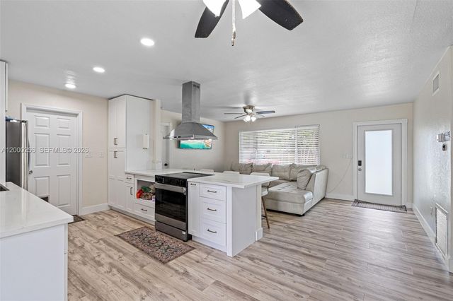 2485 NW 84th Way, Sunrise, FL 33322