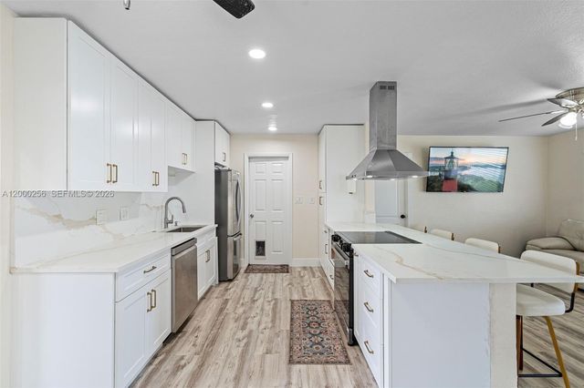 2485 NW 84th Way, Sunrise, FL 33322