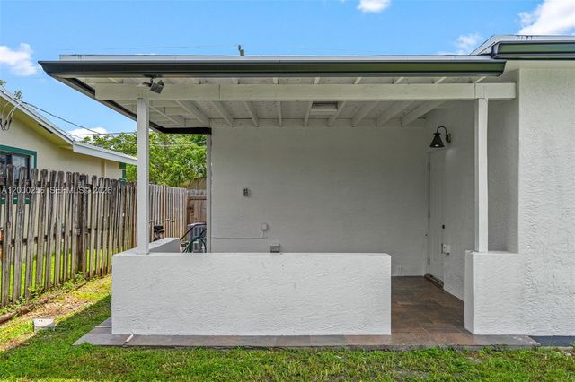 2485 NW 84th Way, Sunrise, FL 33322