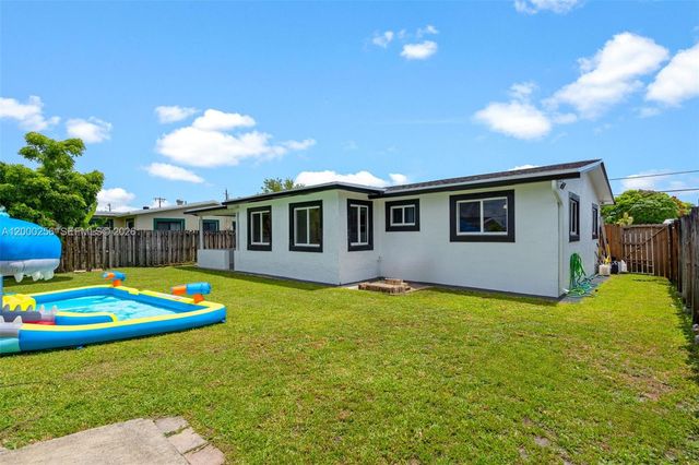 2485 NW 84th Way, Sunrise, FL 33322