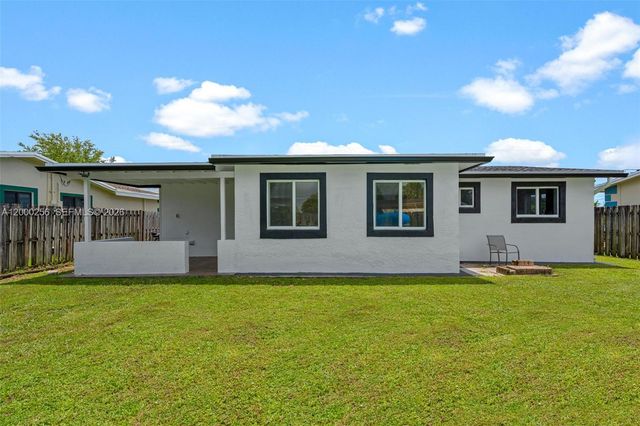 2485 NW 84th Way, Sunrise, FL 33322