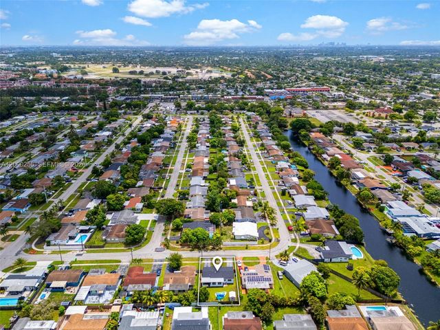 2485 NW 84th Way, Sunrise, FL 33322