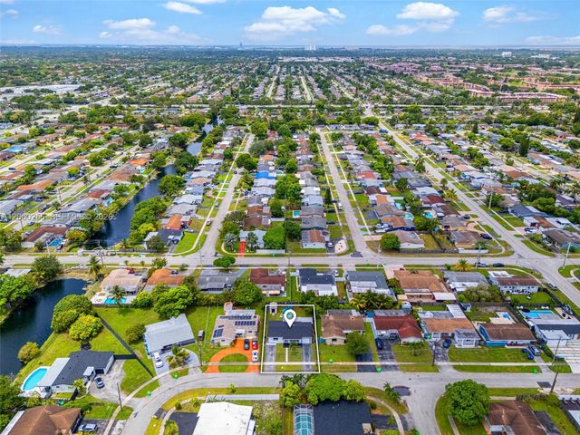 2485 NW 84th Way, Sunrise, FL 33322