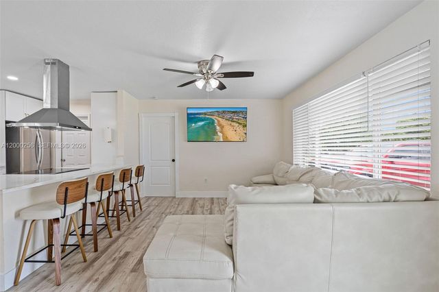 2485 NW 84th Way, Sunrise, FL 33322