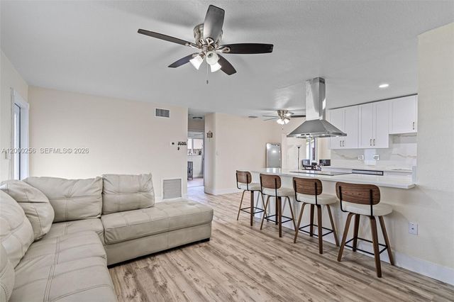 2485 NW 84th Way, Sunrise, FL 33322