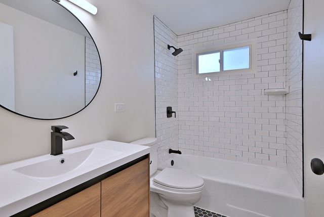 6750 N Kostner Avenue, Lincolnwood, IL 60712