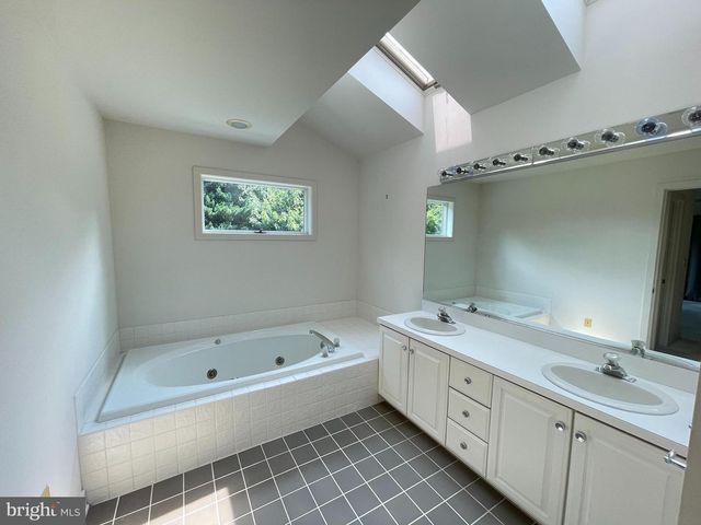26 CANNON BLUFF DR, Stafford, VA 22554