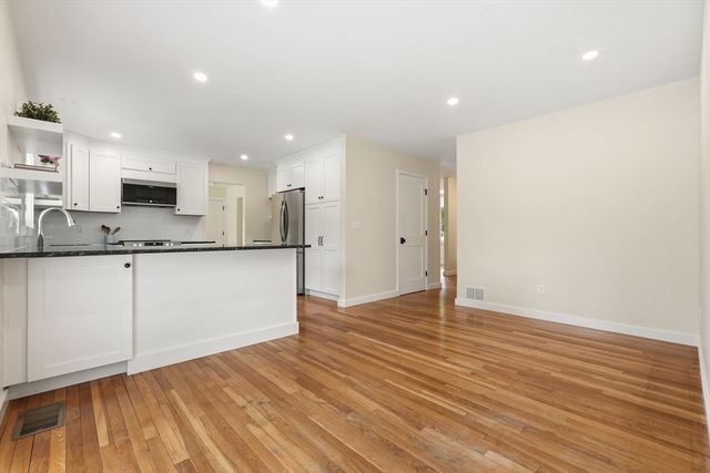 31 Colonial Court, Amherst, MA 01002